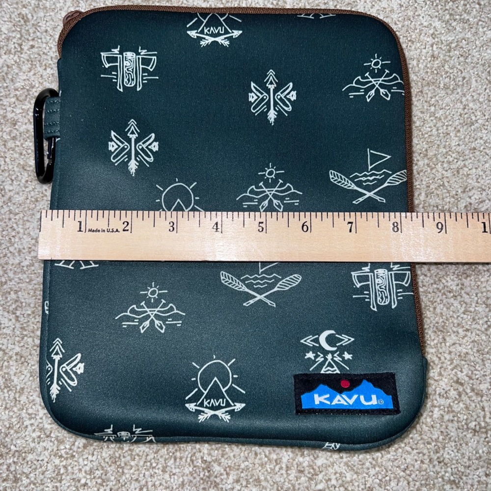 Kavu Neoprene Tablet Sleeve Green White Zip Closure - Picture 3 of 7